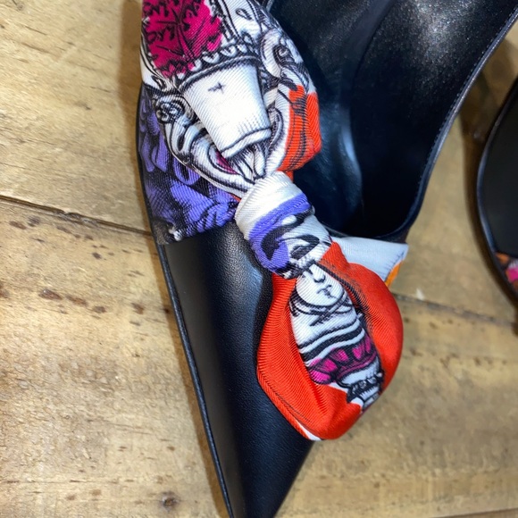 Versace Décolleté Leather Pumps w/Bow - Picture 11 of 12